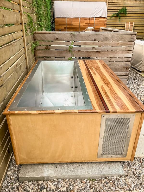 safely use a cold plunge tub